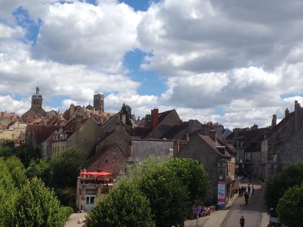 Hotel Restaurant De La Poste & Du Lion D'Or Vézelay Zewnętrze zdjęcie